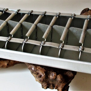 Aluminum Ice Cube Tray Vintage 20 Large Cubes Retro Classic Unique Hinge Track Mid Century Bar Gift Dependable Man Cave Gift Linked Roll