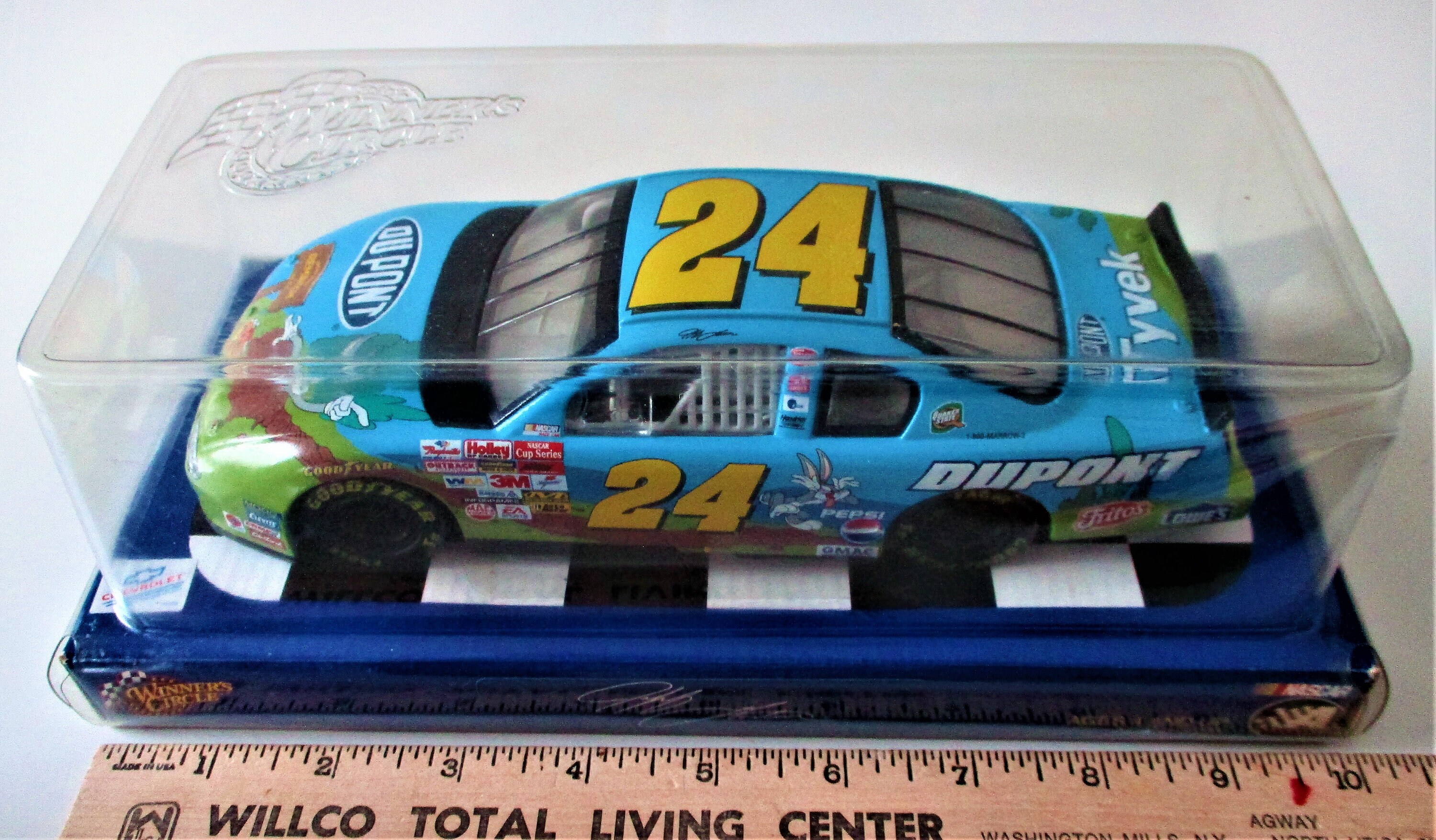 Jeff Gordon 2003 Monte Carlo 1 24 Scale #24 Dupont Looney Tunes by Action for sale online 