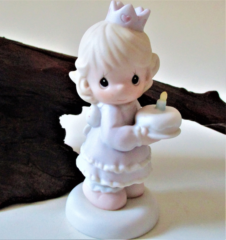 Vintage Enesco 1996 Precious Moments BIRTHDAY WISHES with Love /& Kisses Figurine Cake Topper Gift Cute Girl Crown Dress Candle