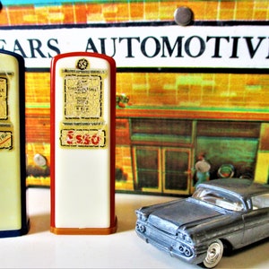 Vintage Giftware Salt Pepper Shaker Esso Extra Red Blue Gas Pump Auto Station Ausco USA Unique Gift Table Collectible Dolgeville NY