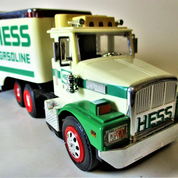 Hess Truck 1988 Gas Car Flatbed Delivery Truck Grand Prix Racer Gift Lights Green White Rare Vehicle Toy Original Box Display Retirement