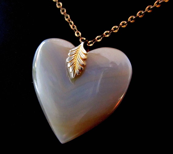Gold Tone Necklace Polished Agate Stone HEART Pen… - image 3
