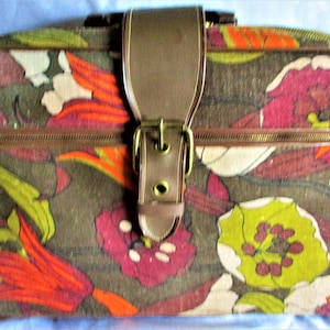 Train Luggage Make-up Cosmetic Travel Carry On 1968 Mod Hippie Floral Flower Case Tapestry Fabric Tan Brown Orange Original KEY Zipper