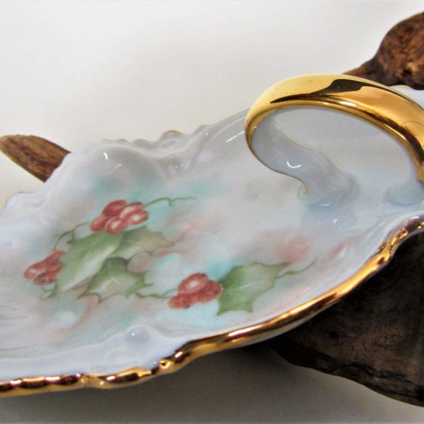 berry ivy Nappy dish bowl hand painted glass candy bon bon vintage Rare Gold handle scalloped crimped rim Bavarian porcelain artist Hughes