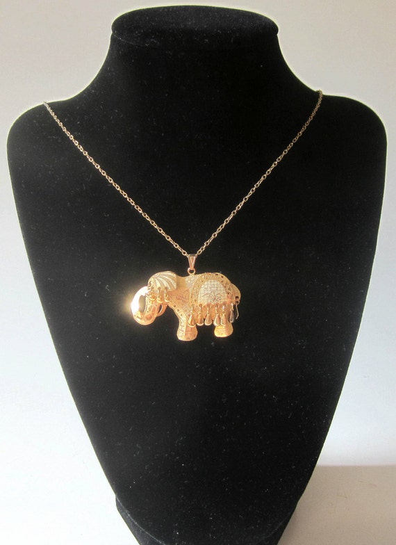 Goldtone 3D ELEPHANT Necklace Vintage Jewelry Pin 