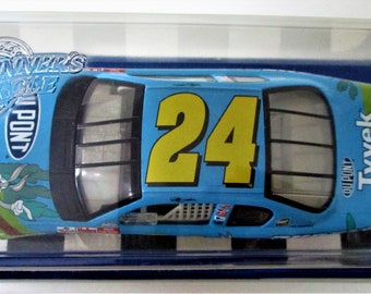 Nascar JEFF GORDON Dupont Chevrolet Die-cast Car Looney Tunes Bugs
