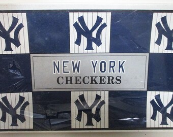 NY Yankees Checkers Board Game 1997 Vintage Classic Toy Big League Promotions MLB Baseball Rivalry Collectible Batting Helmet Rare USA Gift