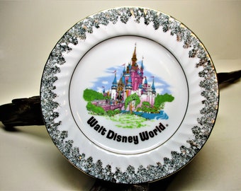 Walt Disney World Productions Disneyland Beautiful Color Cinderella Castle Collector Gold Trim Scalloped PLATE Japan Collectible Wall Hang