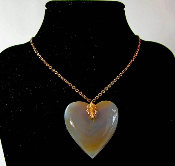 Gold Tone Necklace Polished Agate Stone HEART Pen… - image 2