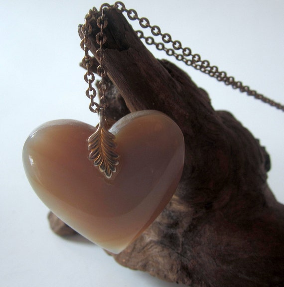 Gold Tone Necklace Polished Agate Stone HEART Pen… - image 1