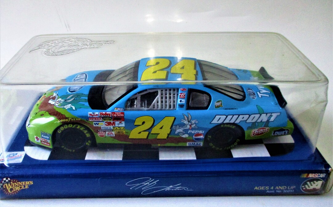 Nascar JEFF GORDON Dupont Chevrolet Die-cast Car Looney Tunes Bugs