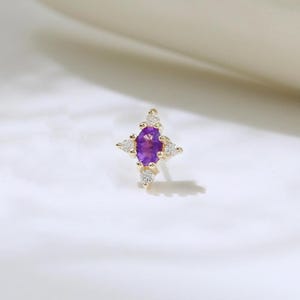 Pendiente de oro macizo de 14 quilates con amatista y moissanita, con forma de punta, piedra preciosa, para cartílago, hélix, trago, con cierre a presión, plano, sencillo, piercing, joyería hecha a mano.