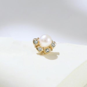 14K massief gouden verse parel Zwitserse blauwe topaasoorbel kleine edelsteen Helix kraakbeen labret push platte achterkant Stud minimalistische piercingsieraden
