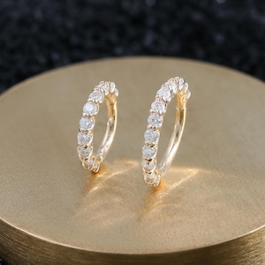 Orecchino a cerchio con moissanite in oro massiccio 14 carati, motivo a perline, anello per setto nasale, pietra preziosa, cartilagine, elice, lobo, conchiglia, daith, piercing 6 mm 8 mm