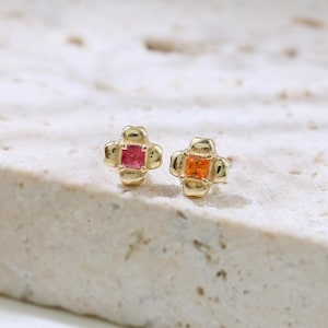 14K Solid Gold Flower Fanta Orange Garnet Rhodolite Garnet Earring Delicate Gemstone Cartilage Labret Threadless Push Stud Piercing Jewelry