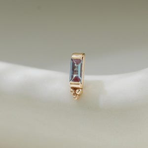 14K Solid Gold Alexandrit Flat Back Stud Baguette Edelstein Knorpel Conch Piercing Helix Tragus Lobe Labret Threadless Push Pin Ohrring