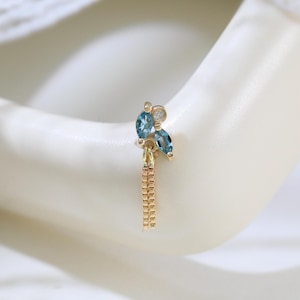Pendiente colgante de cadena con moissanita y topacio azul Londres de oro macizo de 14 quilates, piedra preciosa, doble cadena, pendiente con parte trasera plana, perforación del cartílago y la hélice.