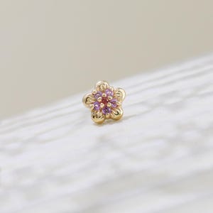 14K massivt guld ametist blomma örhänge elegant rhodolit granat ädelsten piercing brosk helix örsnibb tryck platt baksida örhänge present till henne