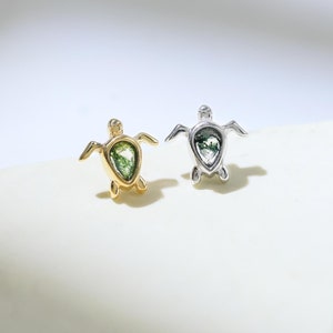 Kolczyki z agatu mchowego w kształcie żółwia, kolczyki z agatu mchowego w kształcie żółwia, kolczyki z kamieni szlachetnych, chrząstka, małżowina uszna, płatek ucha, kolczyk wciskany z płaskim tyłem, ręcznie robiony piercing