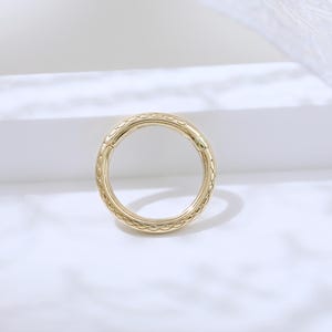 14K massivt guld vågmönster gångjärnsförsedd klicker minimalistisk näsring brosk helix daith örhänge huggie hoop örhänge sömlös septumring 16g