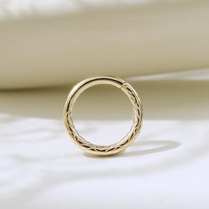 14K massief gouden streeppatroon scharnierende clicker minimalistische neusring kraakbeen Helix Daith Earring Huggie Hoop Earring naadloze septum ring 16g