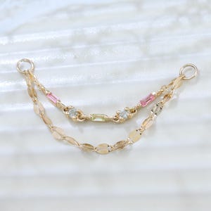 Pendiente de doble cadena para piercing de labio, nariz, cartílago, hélix, concha y tragus, oro macizo de 14 quilates, topacio azul suizo, peridoto y turmalina rosa.