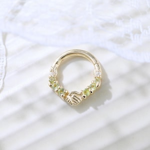 14K Ouro Sólido Peridoto Moissanite Aperto de Mão Articulado Clicker Único Anel de Septo de Nariz de Pedra Preciosa de Mão Apertada Brinco Daith de Cartilagem 16g 8 mm