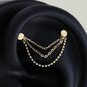 Accesorio de cadena triple de oro macizo de 14 quilates: cadena colgante para cartílago, hélice, nariz y caracola.