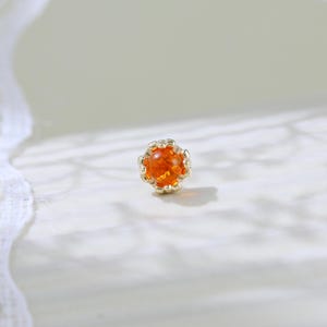 14K massief gouden Amber ronde oorbel gepolijste edelsteen kraakbeen Helix oorlel Labret push platte achterkant Stud minimalistische handgemaakte piercing