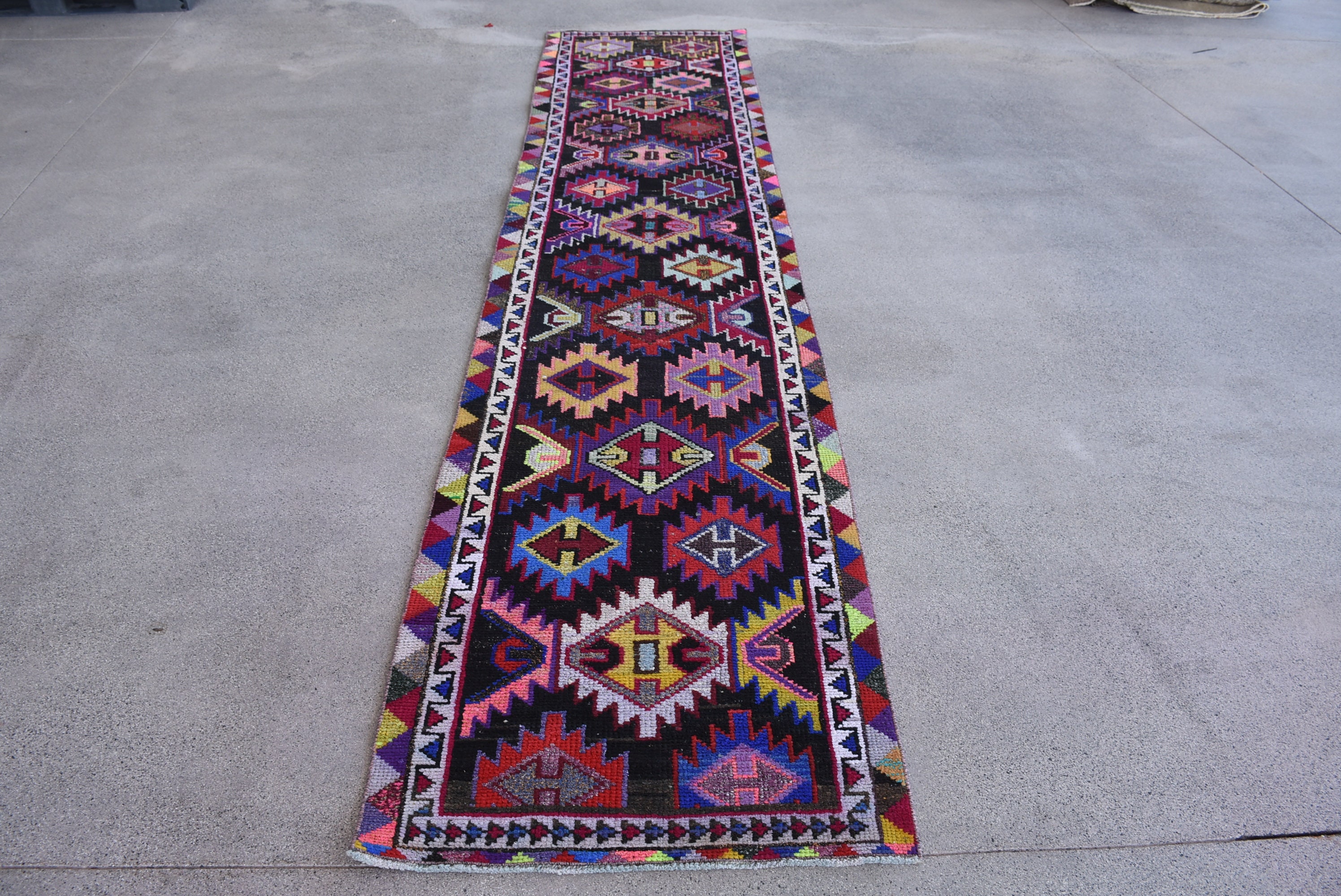 Alfombra vintage, alfombra turca, alfombra de pasillo de 3x12, alfombra Herki, alfombra anatolia, alfombras para pasillo, alfombra negra de 2,5x11,8 pies, alfombra turca vintage tejida a mano.
