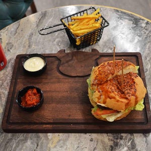 Wooden Serving Plate with Bull Horn Design, Wooden Burger and Steak Serving Plate, Service for Cafes and Hotels