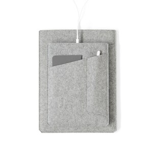 Made in the USA Felt Pad Sleeve with Pockets Grey Felt for 9.7, 10.2/10.5, 10.9/11, 12.9 iPad Air/Pro image 1