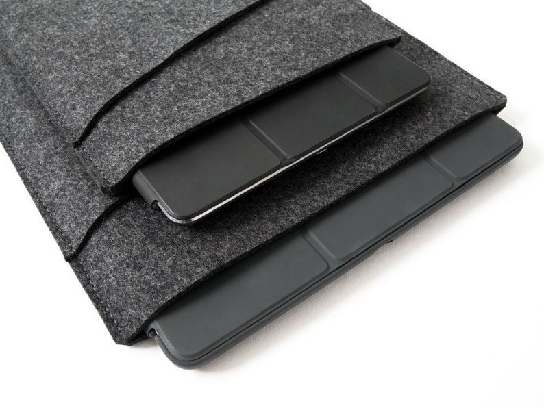 Made in the USA Felt Pad Sleeve with Pockets Grey Felt for 9.7, 10.2/10.5, 10.9/11, 12.9 iPad Air/Pro image 5
