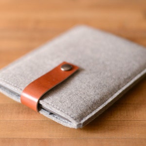 Kindle Sleeve Grey Felt and Brown Leather for Kindle Oasis, Kindle Paperwhite, Kindle Voyage & Kindle 8 image 3