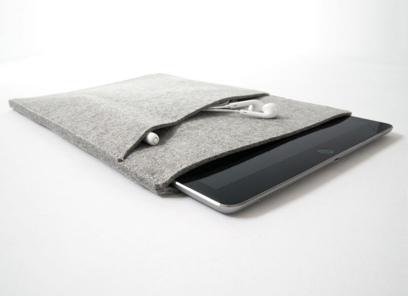 Made in the USA Felt Pad Sleeve with Pockets Grey Felt for 9.7, 10.2/10.5, 10.9/11, 12.9 iPad Air/Pro image 2