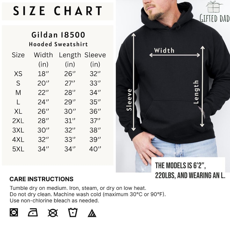K&ouml;nnte beinhalten: Schwarzer Kapuzenpullover mit Gr&ouml;&szlig;entabelle f&uuml;r Gildan 18500. Die Tabelle listet die Gr&ouml;&szlig;en XS bis 5XL mit Ma&szlig;en in Zoll f&uuml;r Breite, L&auml;nge und &Auml;rmel auf. Pflegehinweise sind ebenfalls enthalten. Eine Person tr&auml;gt den Pullover.