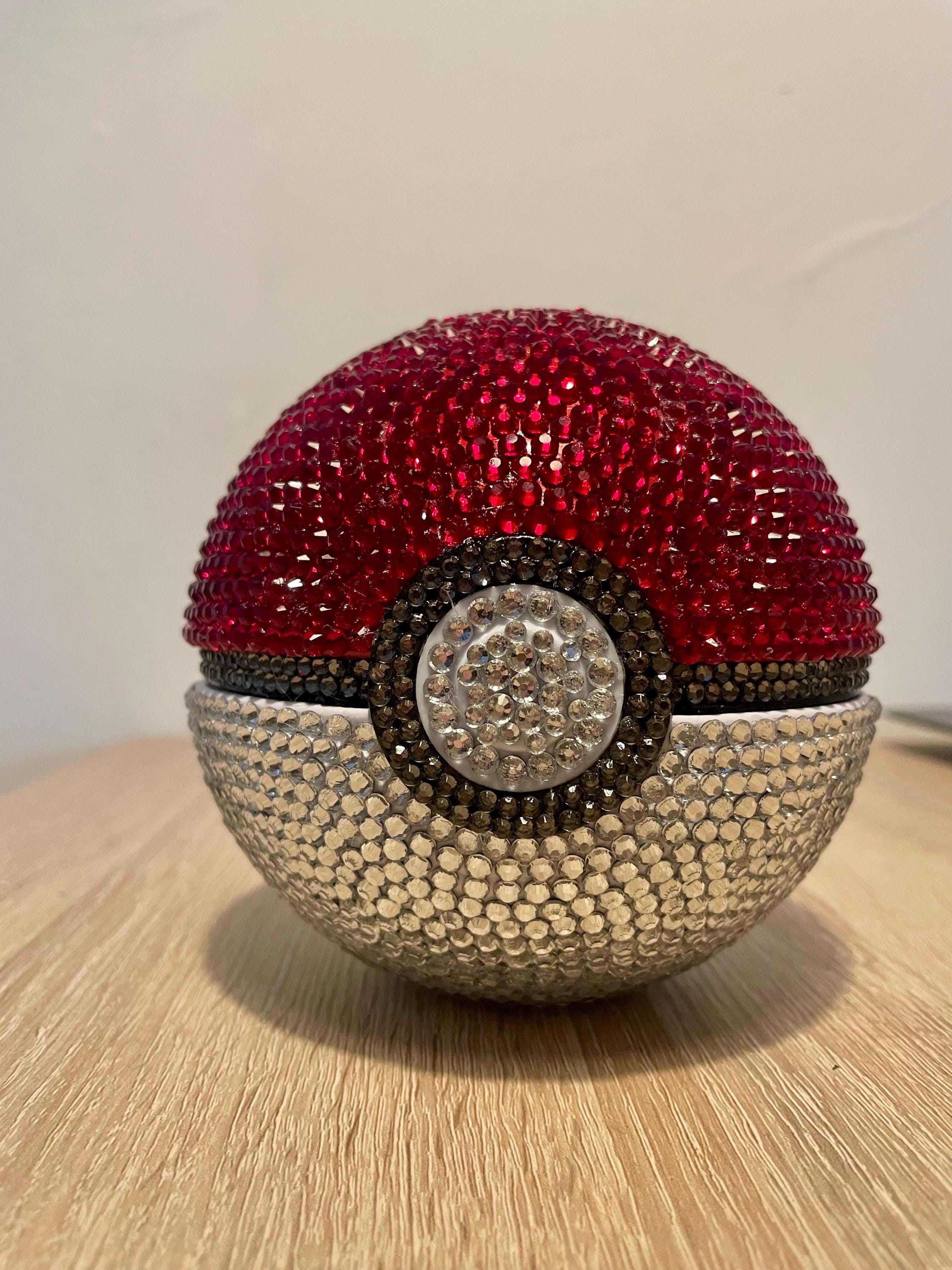 Glitzernde Pokeball-Dose mit Überraschung im Inneren!