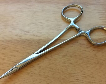 5" Hemostat Clamp with Curved Serrated Tip