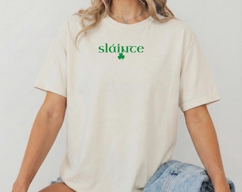 Sláinte Shamrock T-Shirt, St. Patrick's Day Irish Cheers Tee, St Patrick Shirt, irische Themen T-Shirts, St Patricks T-Shirt, Sláinte T-Shirts