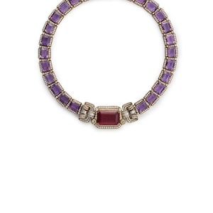 Conjunto de collar nupcial de fusión nupcial con moissanita y doblete con acabado en oro fino y pendientes de Sabyasachi Jewelry, estilo indio-pakistaní.