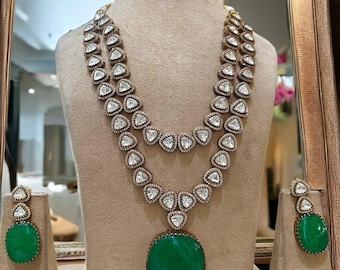Conjunto de collar largo doble premium Kundan Polki con dobletes victorianos verde esmeralda y aretes/joyas sabyasachi/collar llamativo