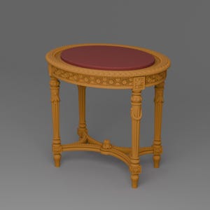 Puede incluir: Pequeña mesa auxiliar ornamentada, con una tapa redonda de color burdeos. La mesa es de madera clara y presenta intrincadas tallas en el borde y las patas. Aproximadamente 61 cm de diámetro y 71 cm de altura.