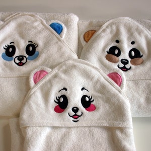 パーソナライズされたフード付きベビータオル、カスタム刺繍の幼児向けギフト、ユニークなベビーシャワーギフト、カスタマイズ可能な誕生日ギフト、バスタオルベビー、かわいい