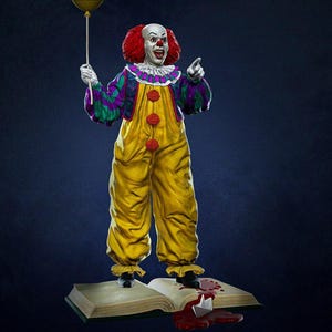 Peut inclure: Figurine d'un clown aux cheveux rouges, au visage blanc et à la tenue colorée. Le clown tient un ballon jaune et se tient sur un livre ouvert avec du sang. Le clown pointe du doigt.