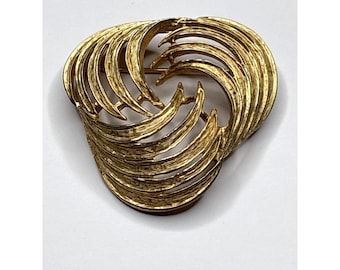 Vintage Les Bernard Inc Classic Gold Tone Textured Swirled Brooch 2"