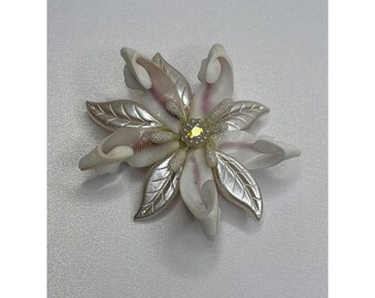 Broche vintage de orquídea Stanley Hagler con centro AB, perlas de semillas, esmalte (falta la parte trasera original)