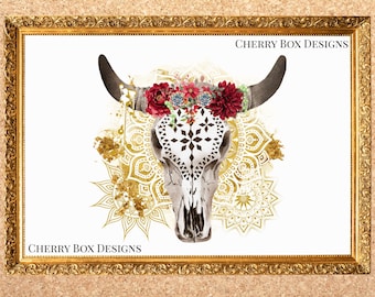 Pode incluir: Uma impressão emoldurada com um crânio de touro estilizado adornado com uma coroa floral de flores vermelhas e azuis. O crânio tem um padrão decorativo, em um fundo de design de mandala dourada. O texto "CHERRY BOX DESIGNS" é visível.
