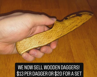 Daga de madera tallada a mano