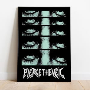 Könnte beinhalten: Schwarz-weißes Poster mit einer Grafik von mehreren Augen in einer Reihe. Die Augen sind hellblau. Der Text "PIERCE THE VEIL" steht in weißen Buchstaben am unteren Rand des Posters.