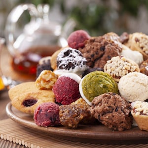 Gourmet Assorted Cookies: Fresh Handmade Treats in Metal Box (1.1lb - 500g)